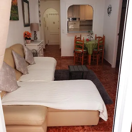 Lovely 2-bed In Near Beach Apartment