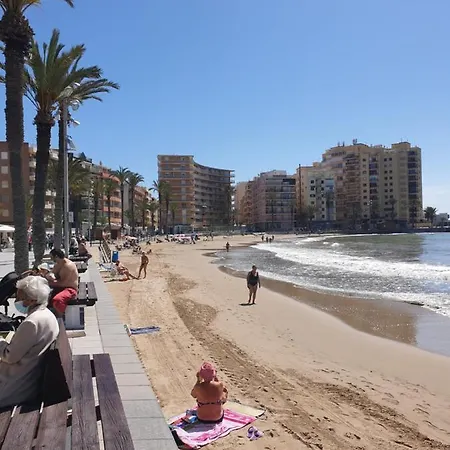 Lovely 2-bed In Near Beach Apartment *