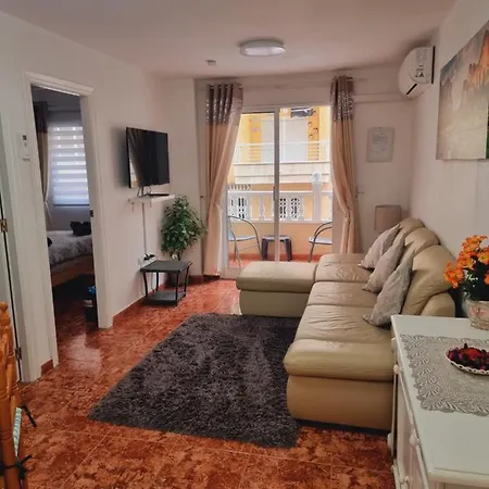 Lovely 2-bed In Near Beach Apartment *